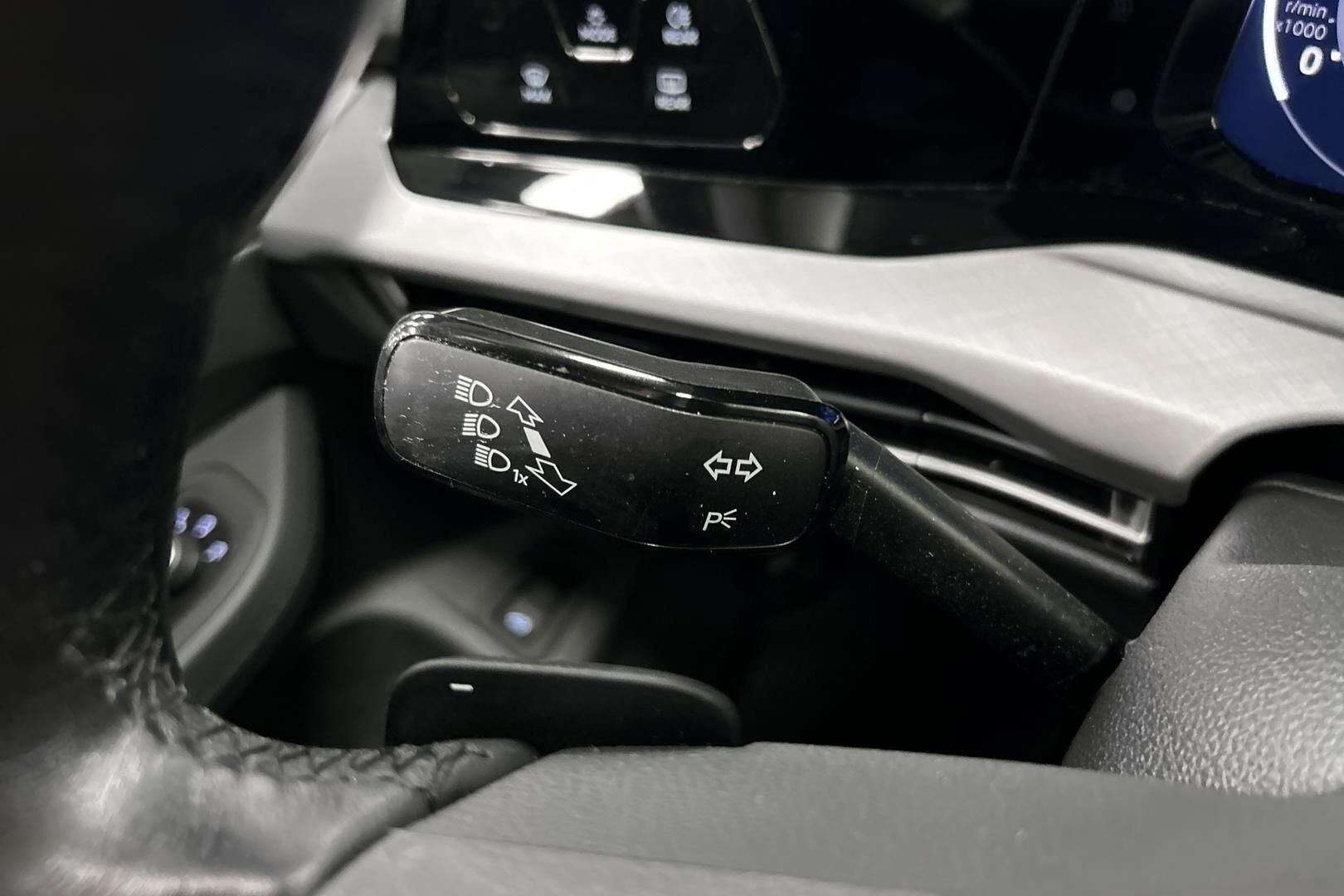 Volkswagen Golf iso kuva 19