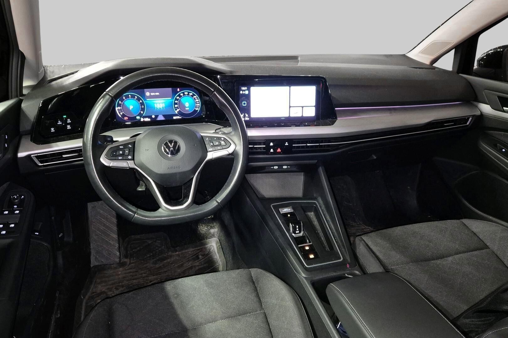 Volkswagen Golf iso kuva 2