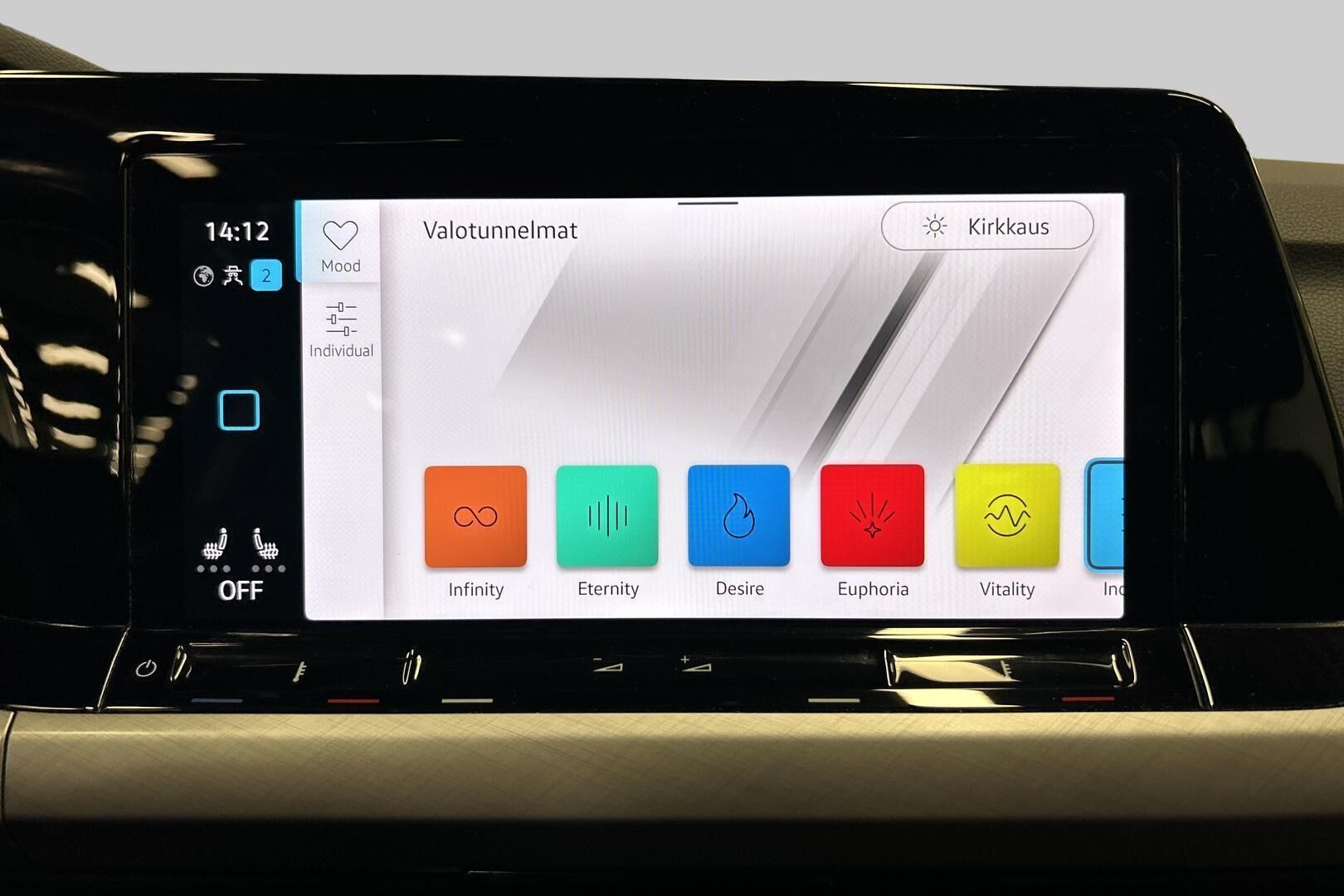 Volkswagen Golf iso kuva 30