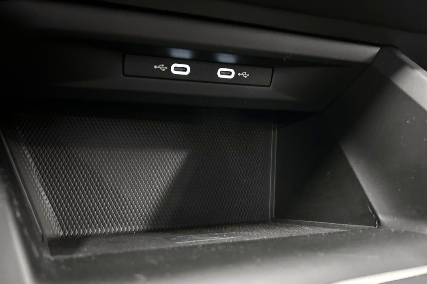 Volkswagen Golf iso kuva 34