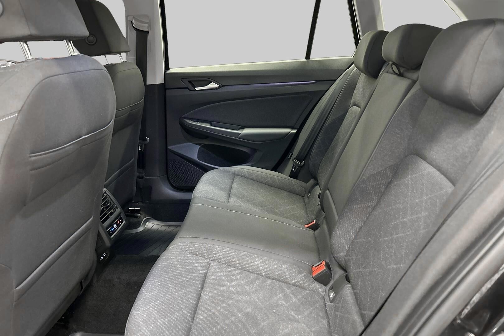 Volkswagen Golf iso kuva 9