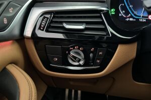 BMW 5-SARJA esikatselu 28