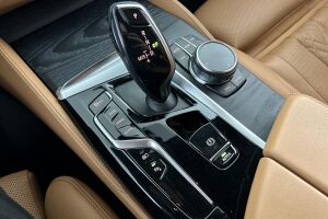 BMW 5-SARJA esikatselu 32