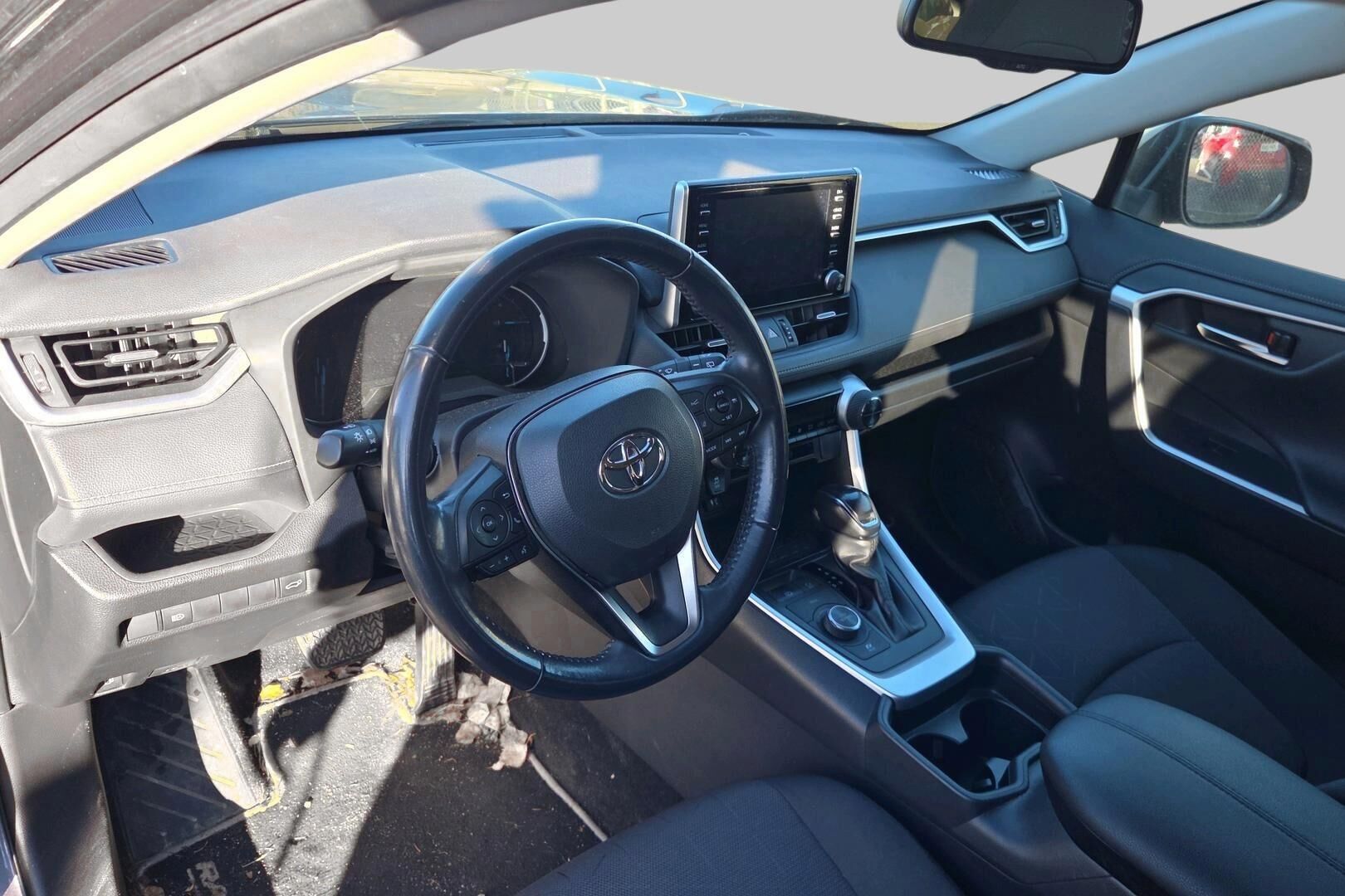 Toyota RAV4 iso kuva 1