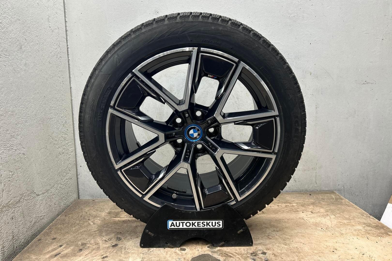 BMW I4 M50 iso kuva 18