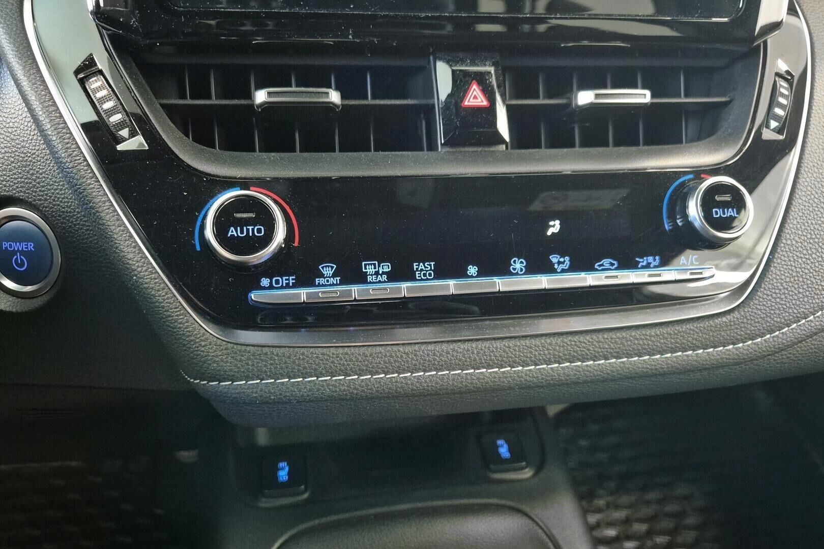Suzuki Swace iso kuva 11