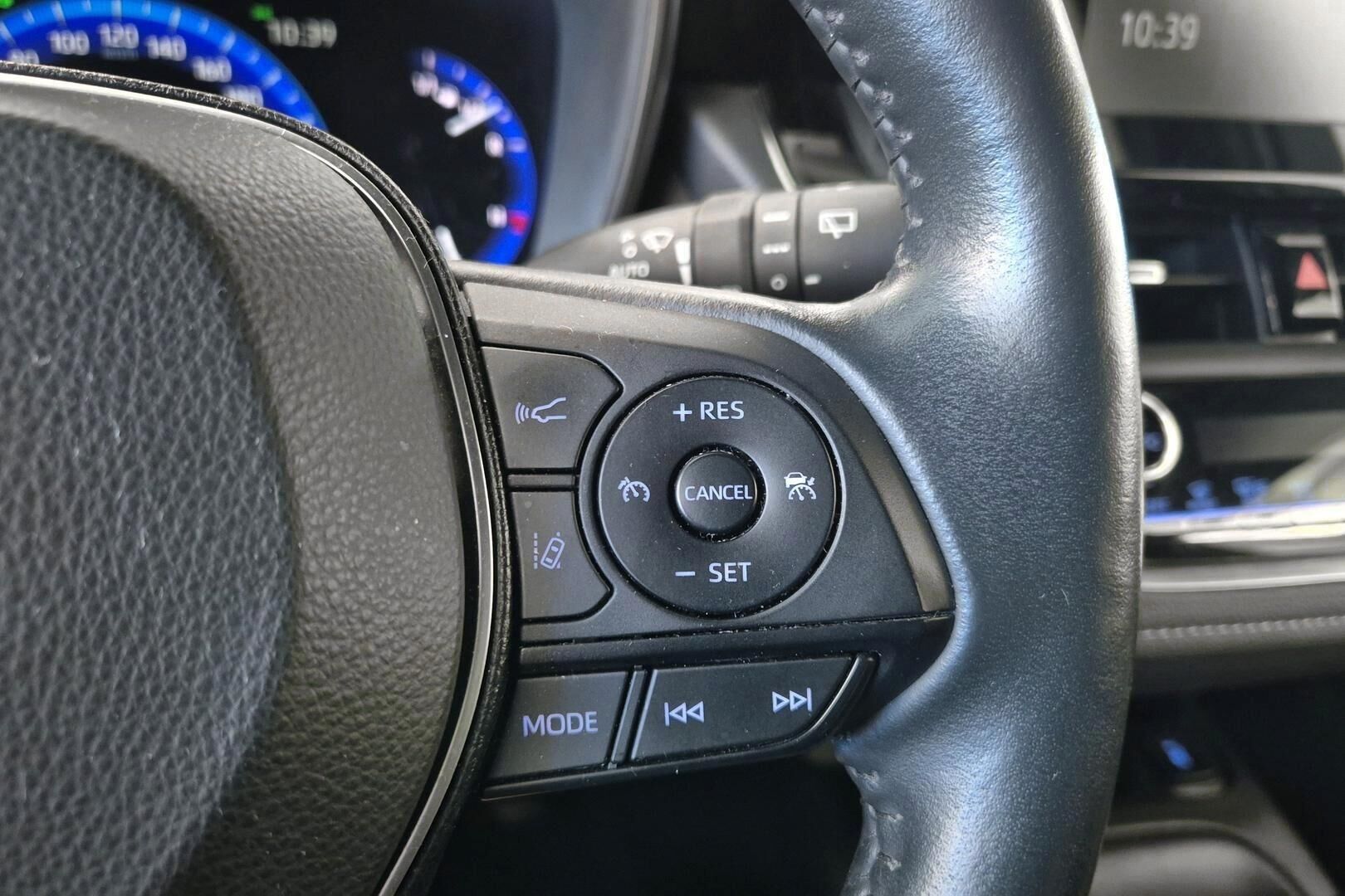 Suzuki Swace iso kuva 13