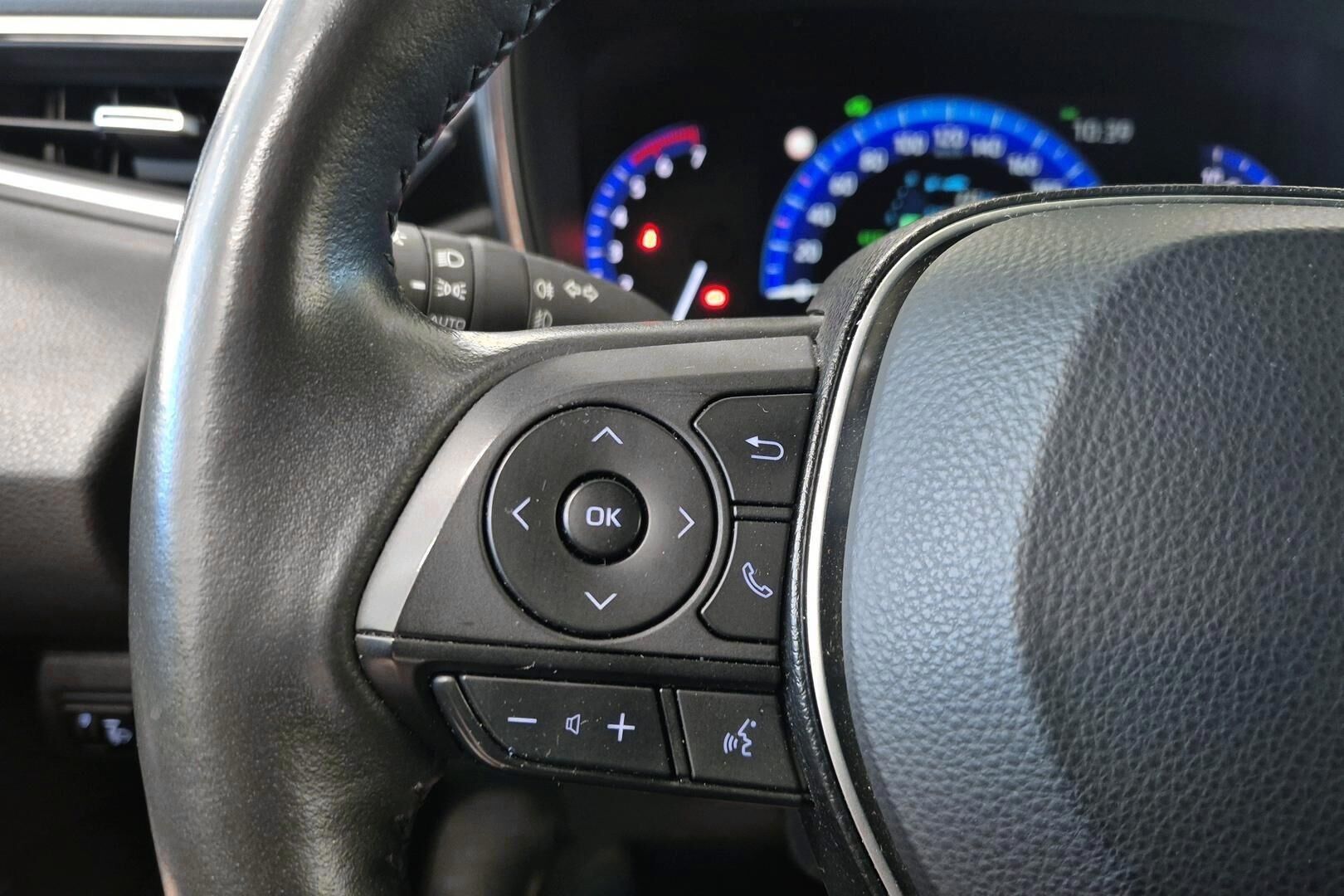 Suzuki Swace iso kuva 14