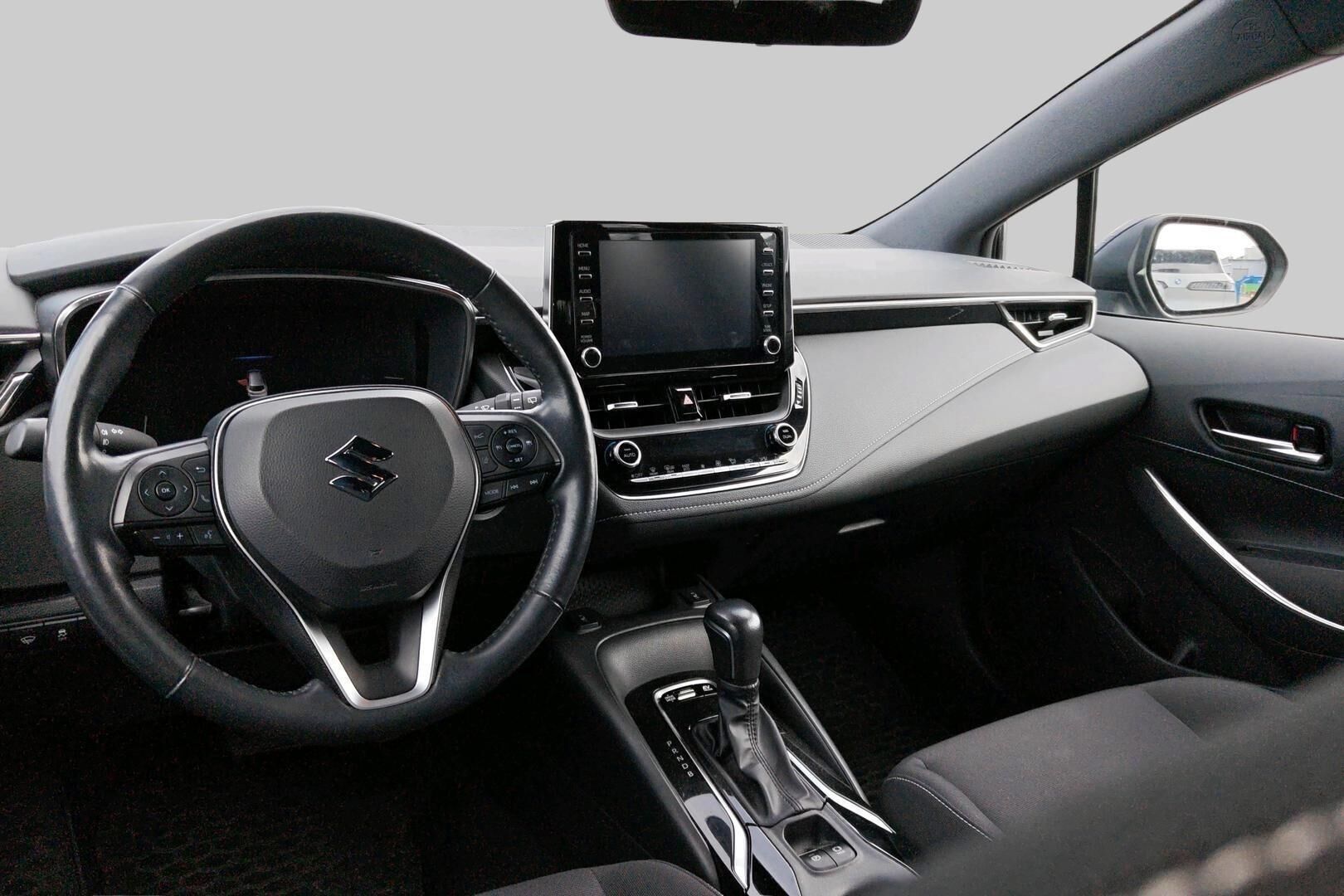 Suzuki Swace iso kuva 2
