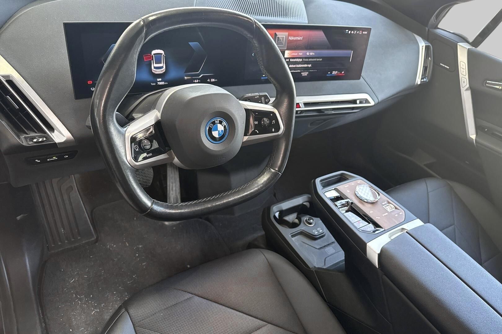 BMW iX iso kuva 1