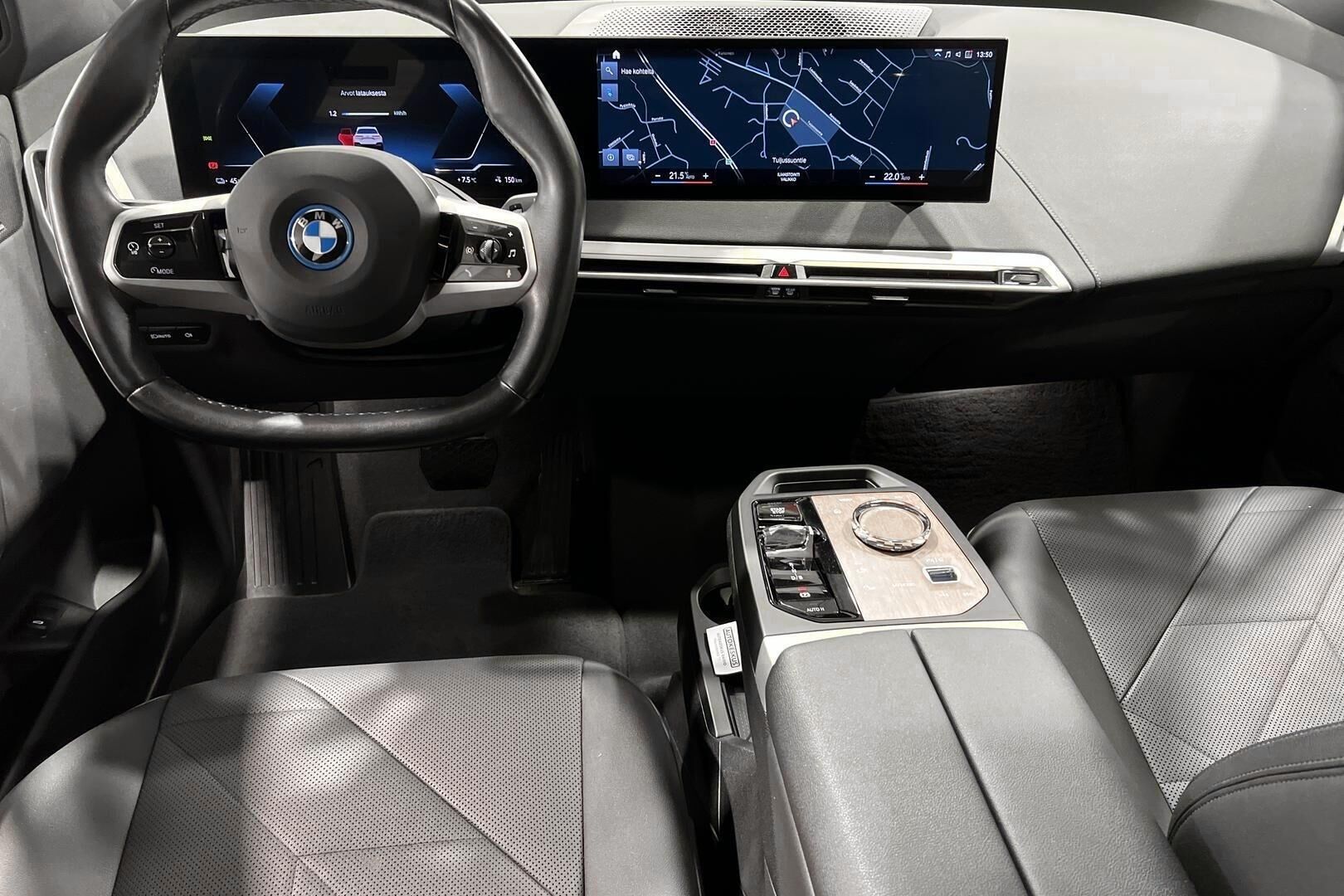 BMW iX iso kuva 8