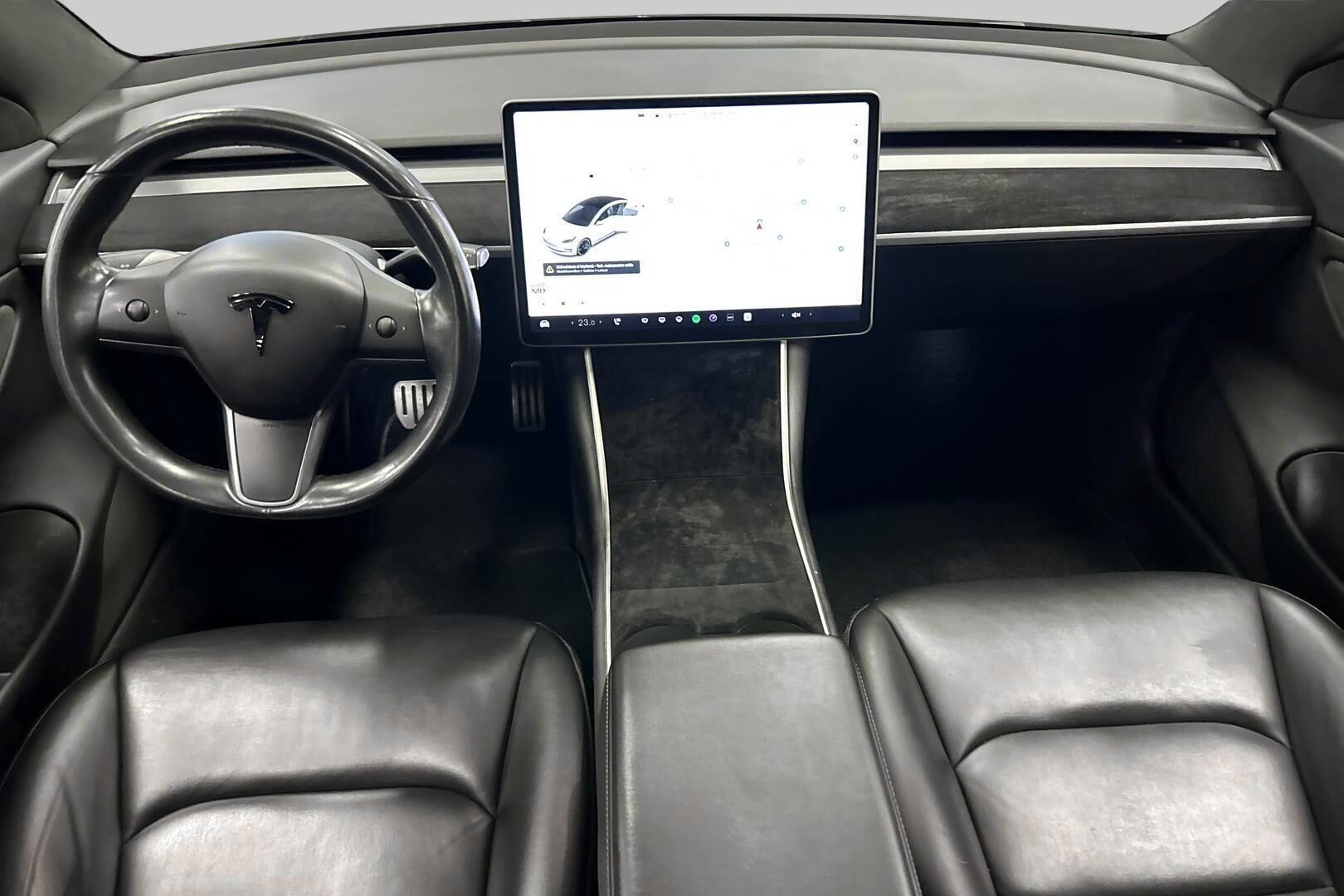 Tesla Model 3 iso kuva 4