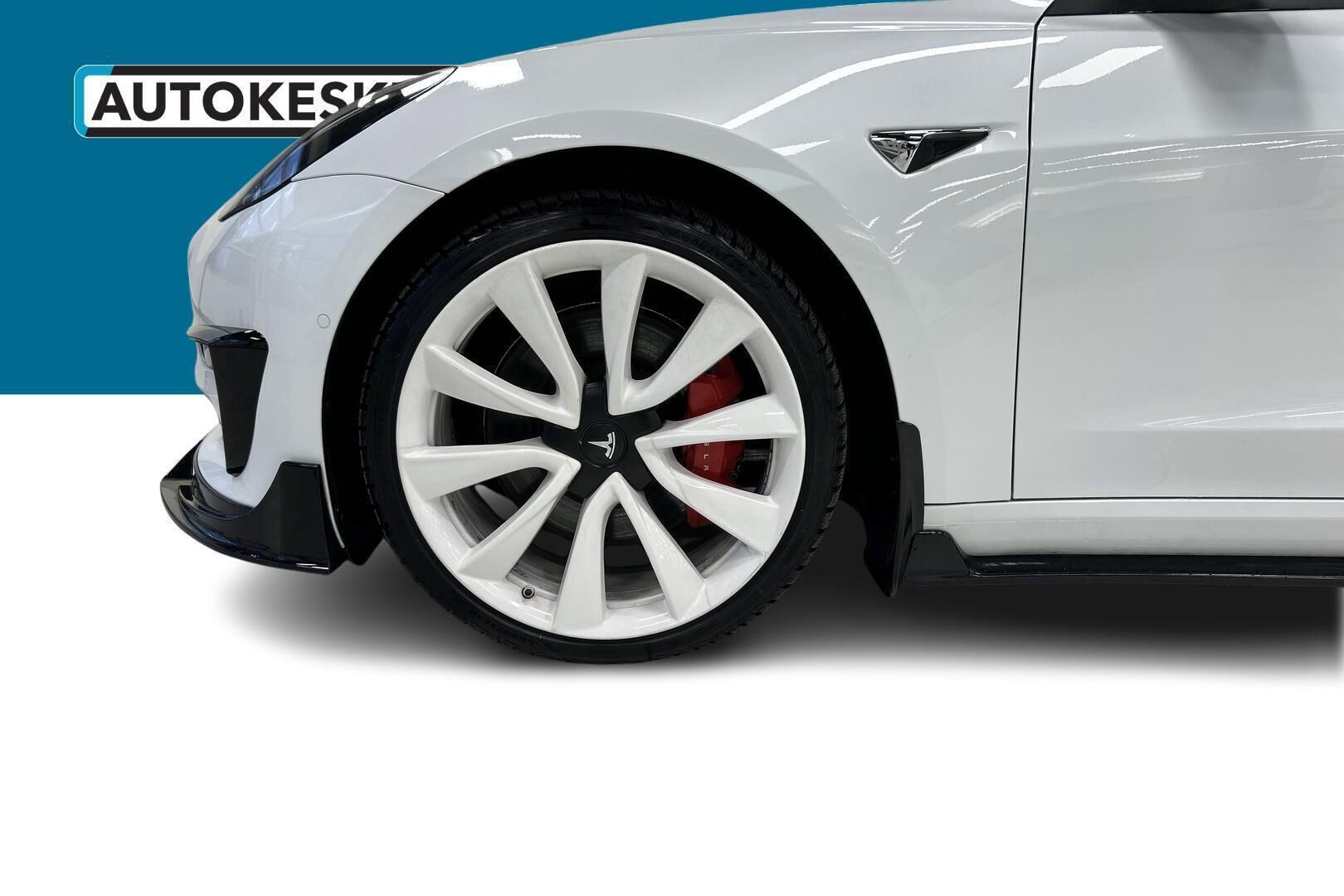 Tesla Model 3 iso kuva 14