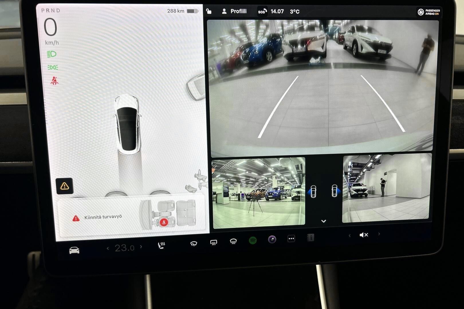 Tesla Model 3 iso kuva 18