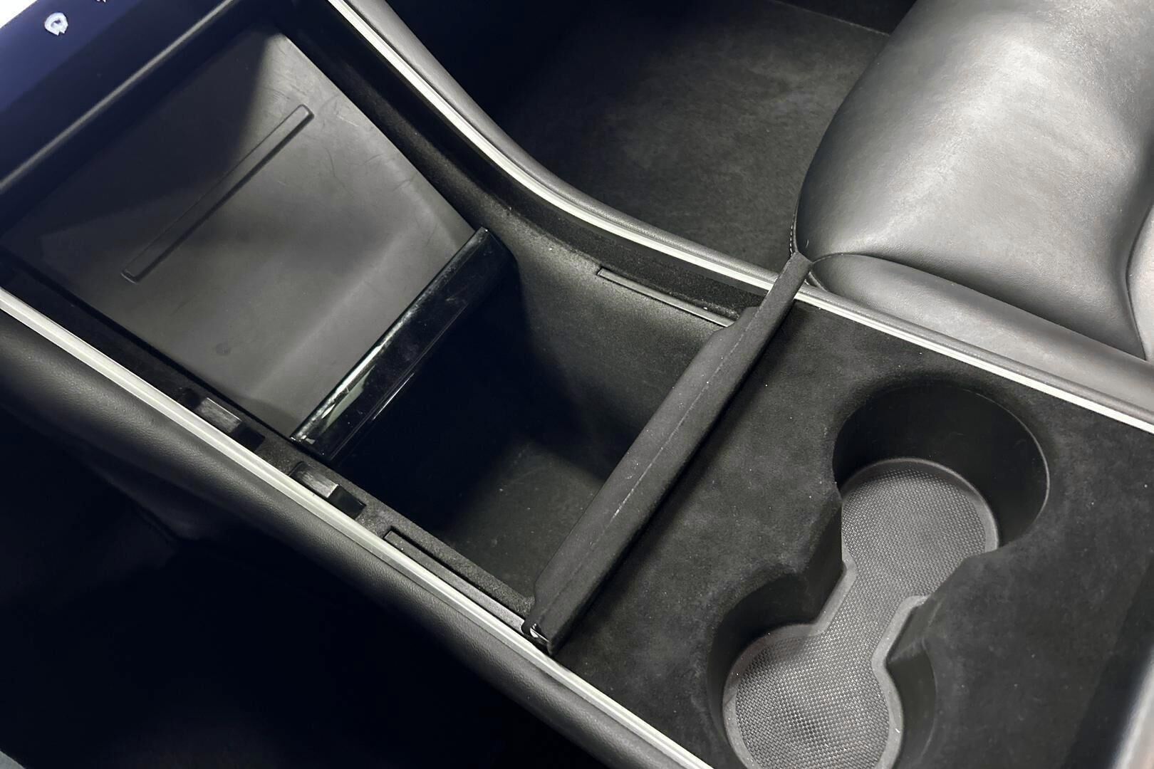 Tesla Model 3 iso kuva 19