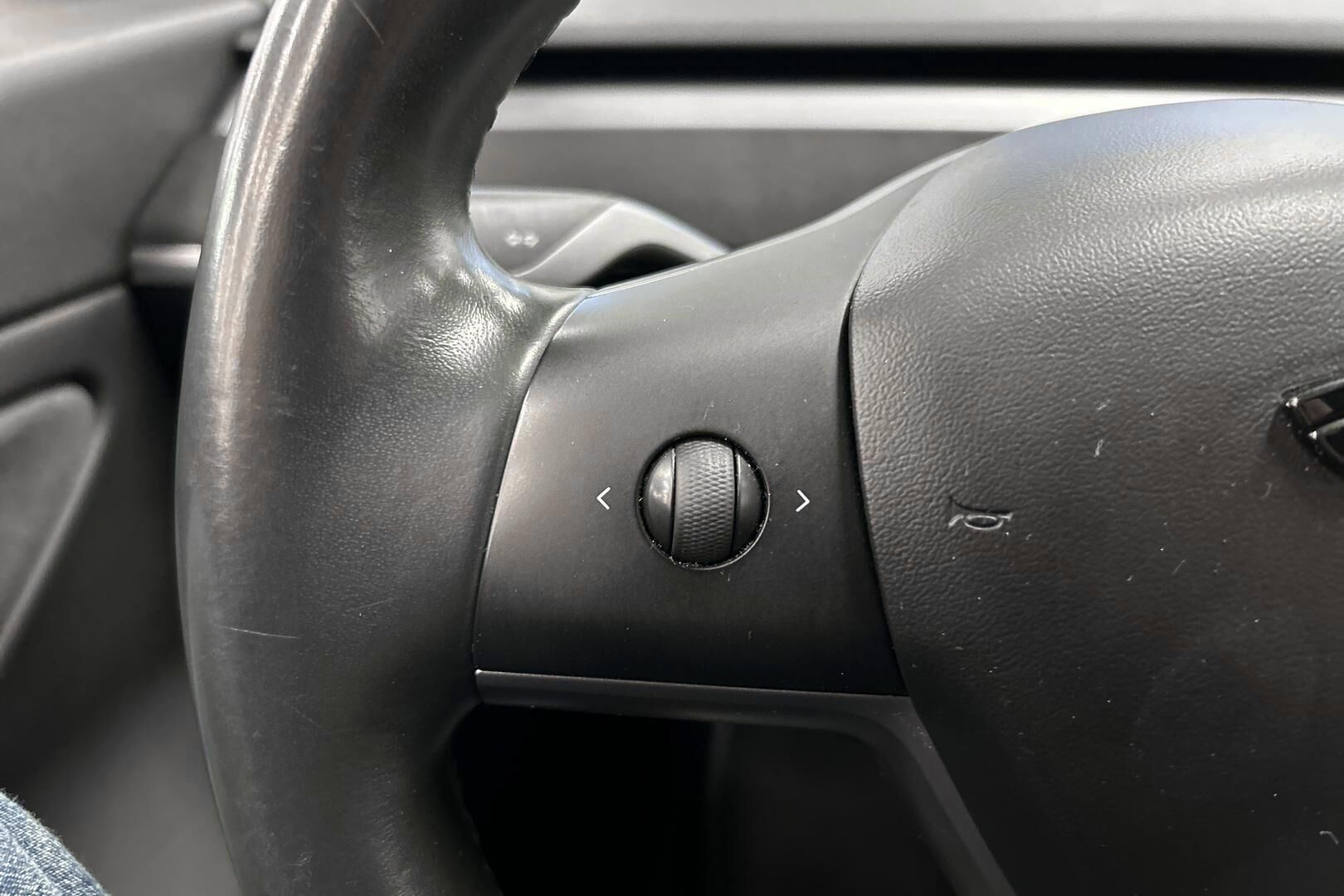 Tesla Model 3 iso kuva 6