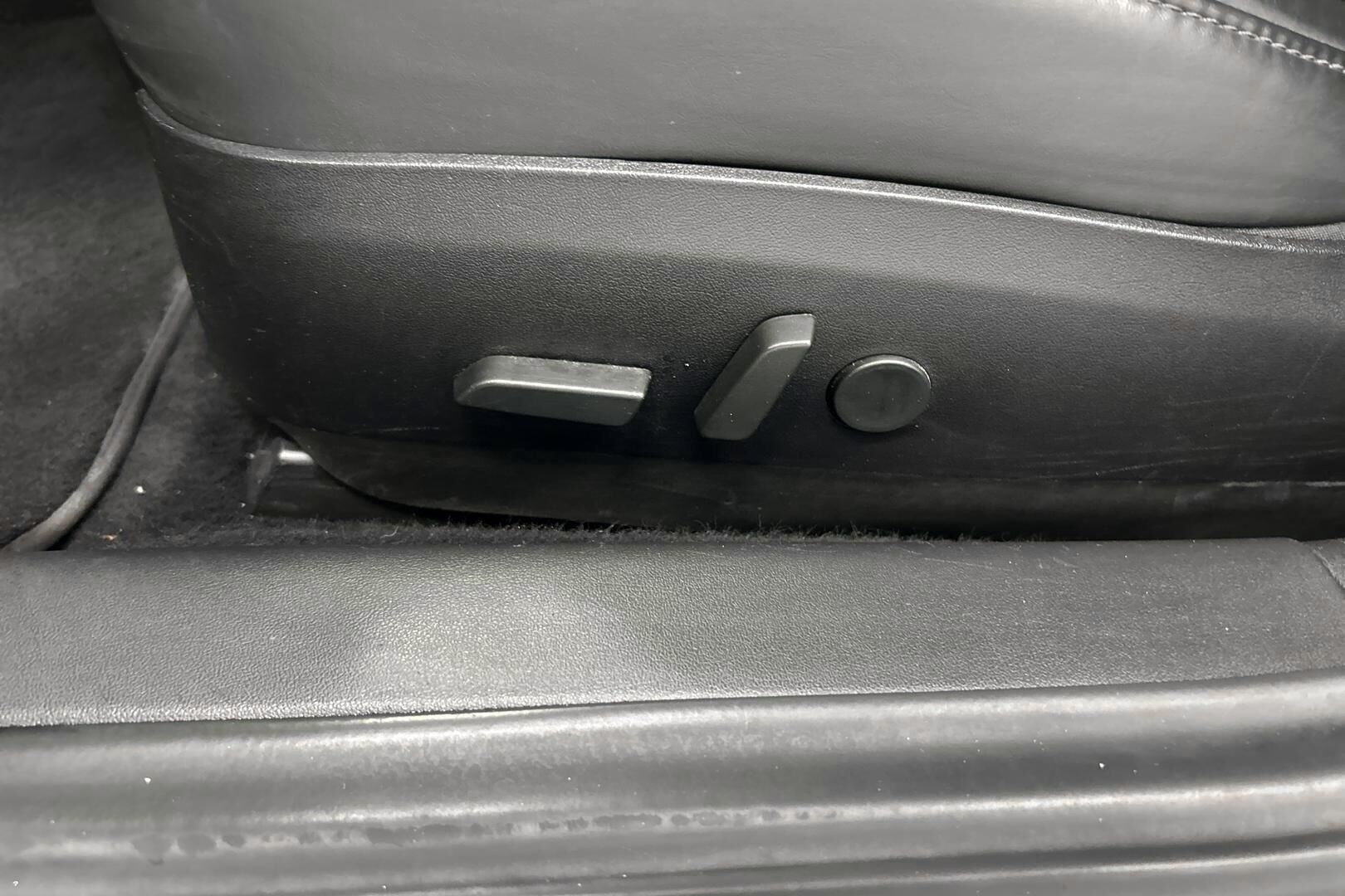 Tesla Model 3 iso kuva 22