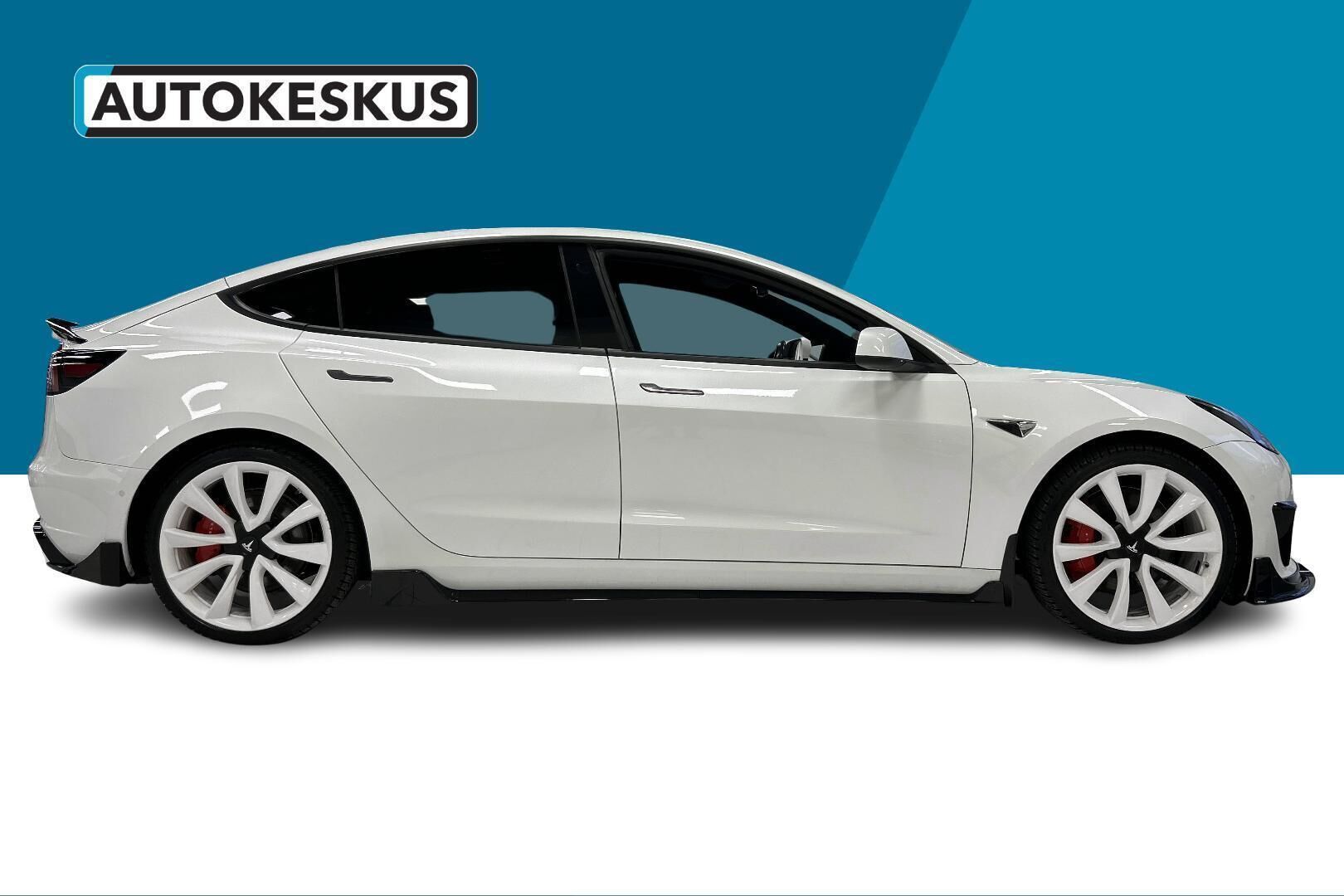 Tesla Model 3 iso kuva 9