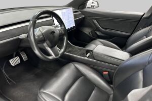 Tesla Model 3 esikatselu 11