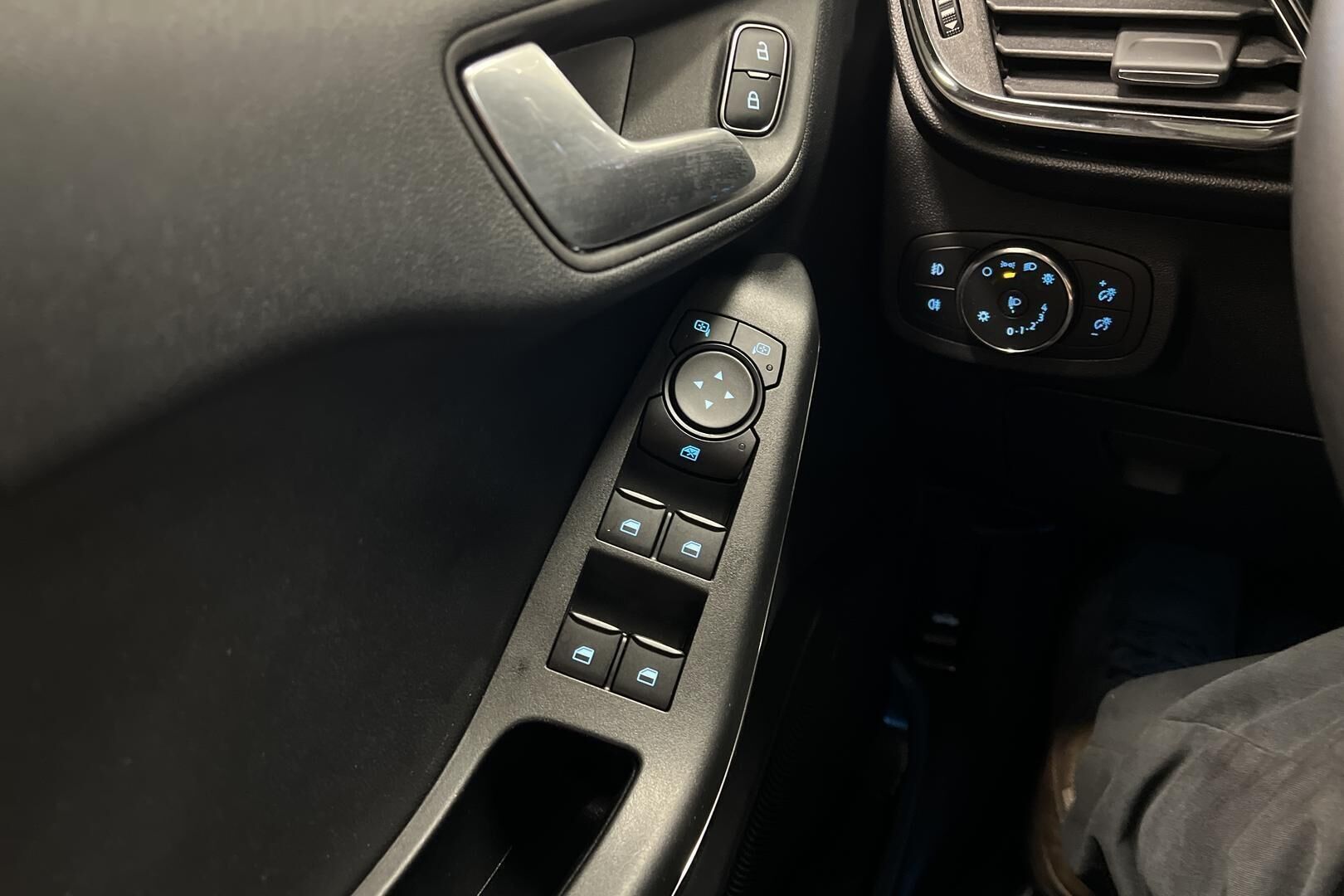 Ford Fiesta iso kuva 20