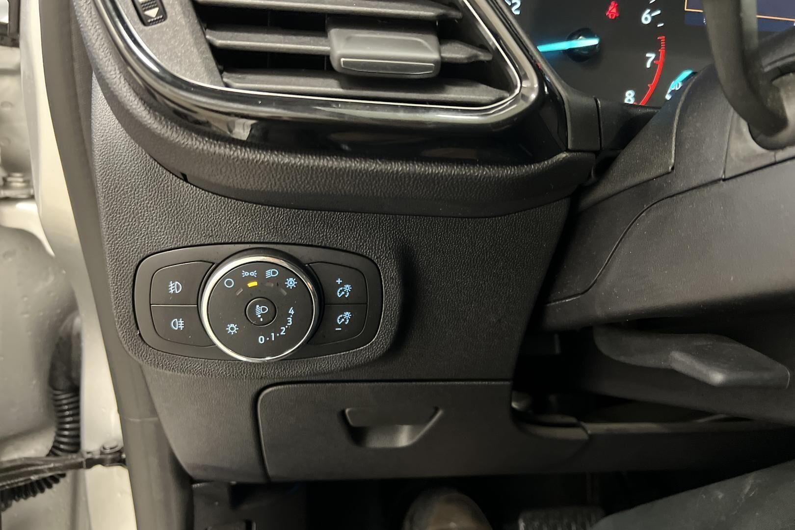 Ford Fiesta iso kuva 23