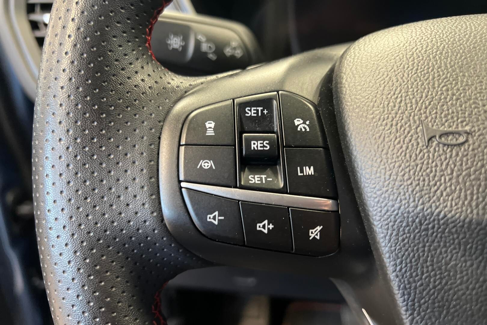 Ford Kuga iso kuva 14