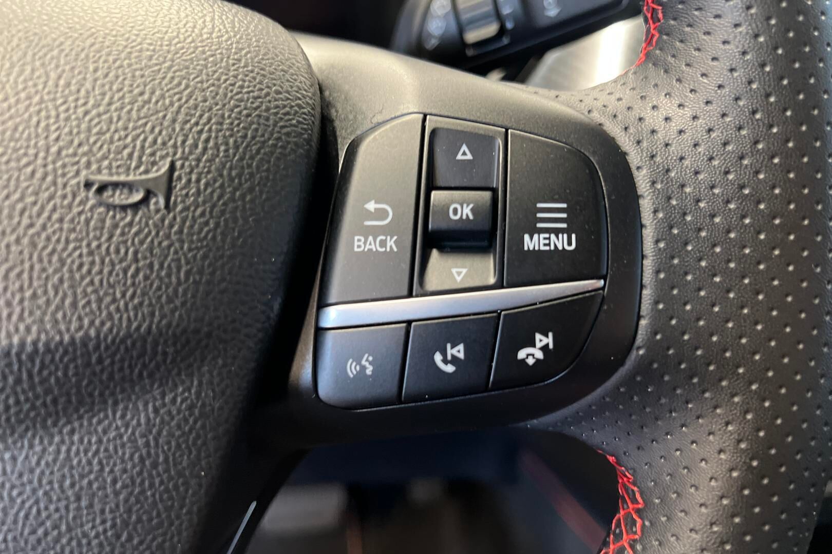Ford Kuga iso kuva 15