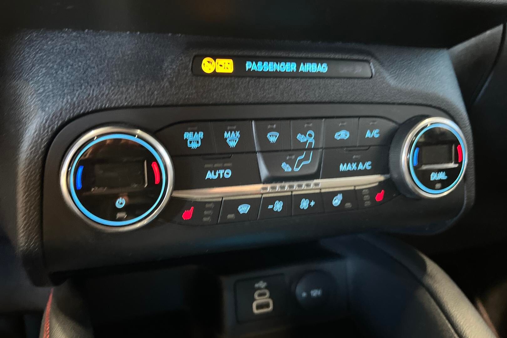 Ford Kuga iso kuva 17