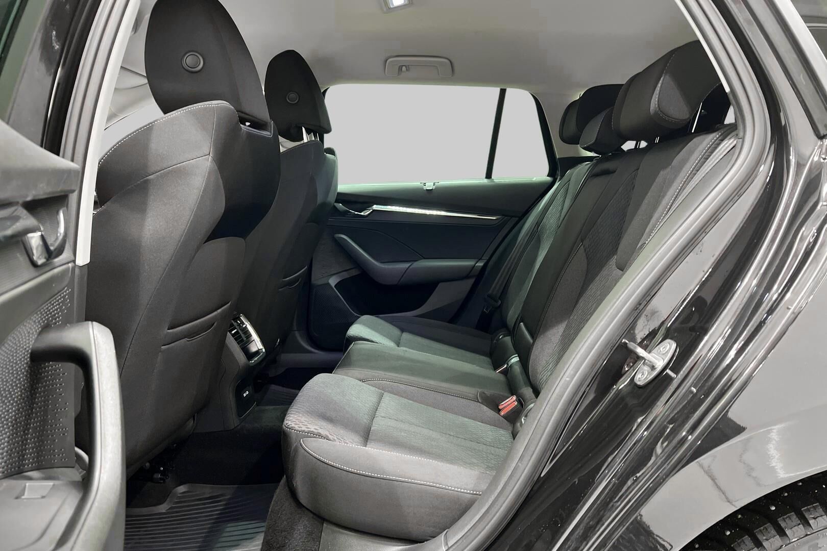 Skoda Octavia iso kuva 10