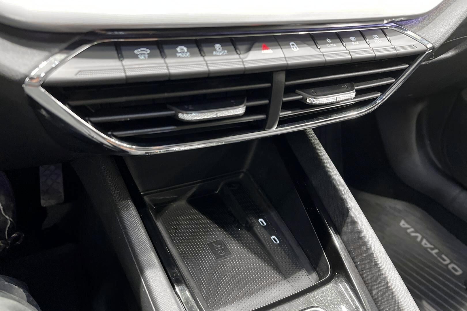 Skoda Octavia iso kuva 25