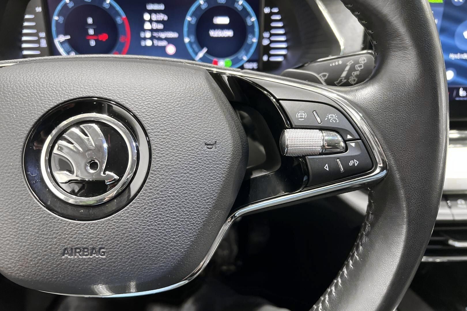 Skoda Octavia iso kuva 28