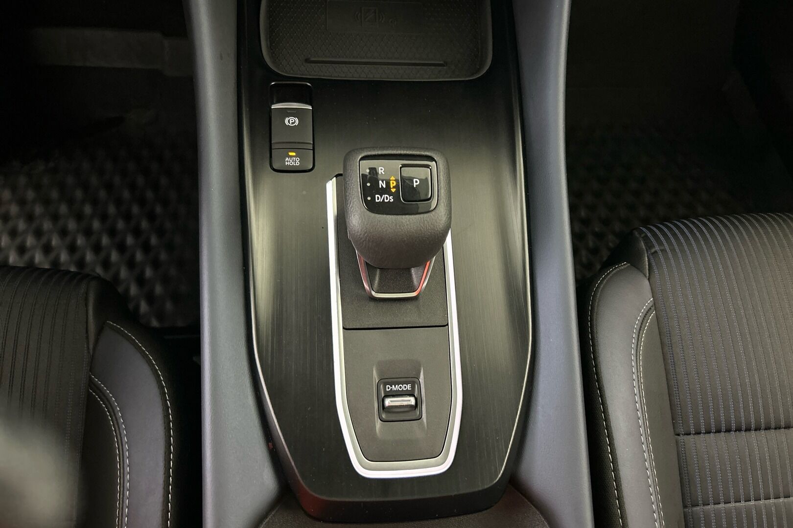 Nissan Qashqai iso kuva 16