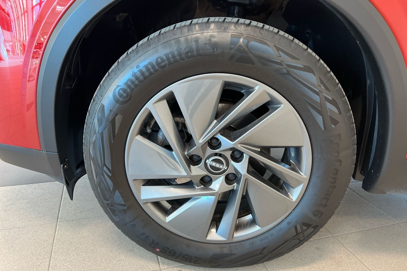 Nissan Qashqai iso kuva 9