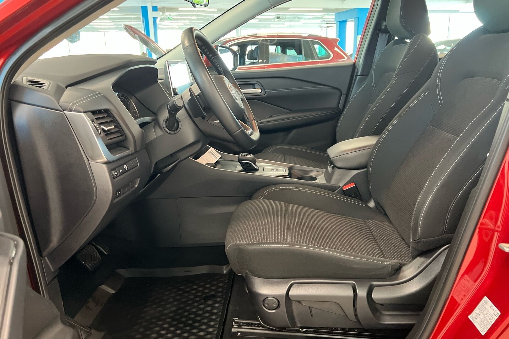 Nissan Qashqai iso kuva 6