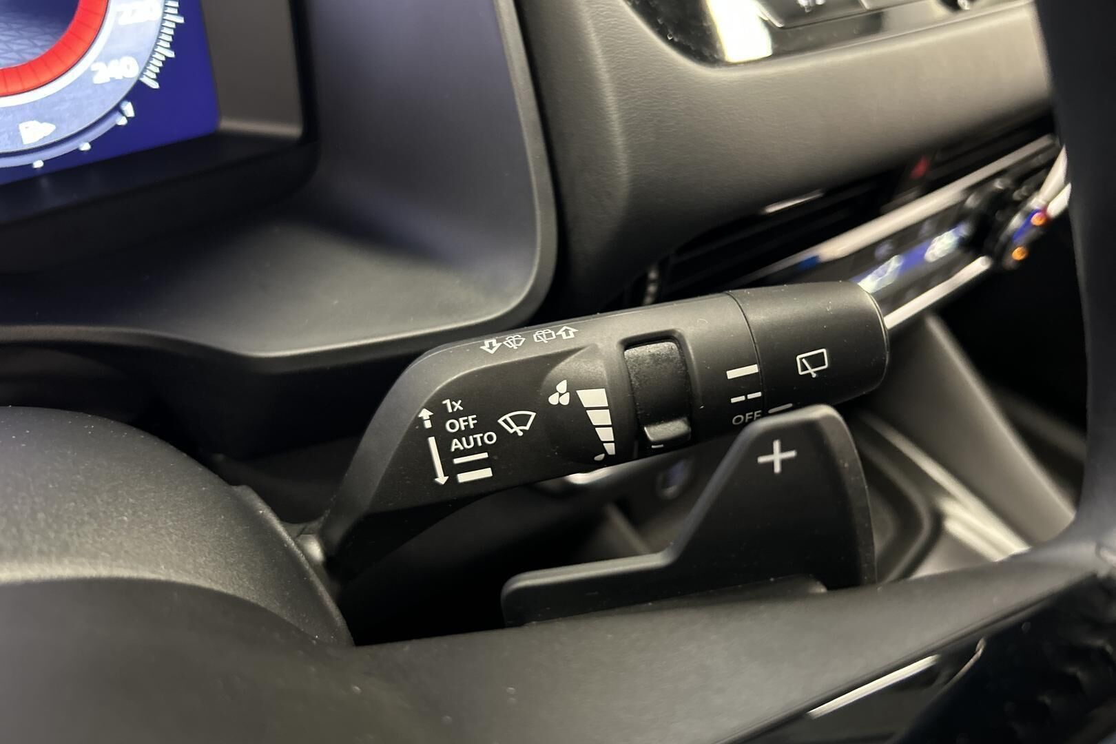 Nissan Qashqai iso kuva 15