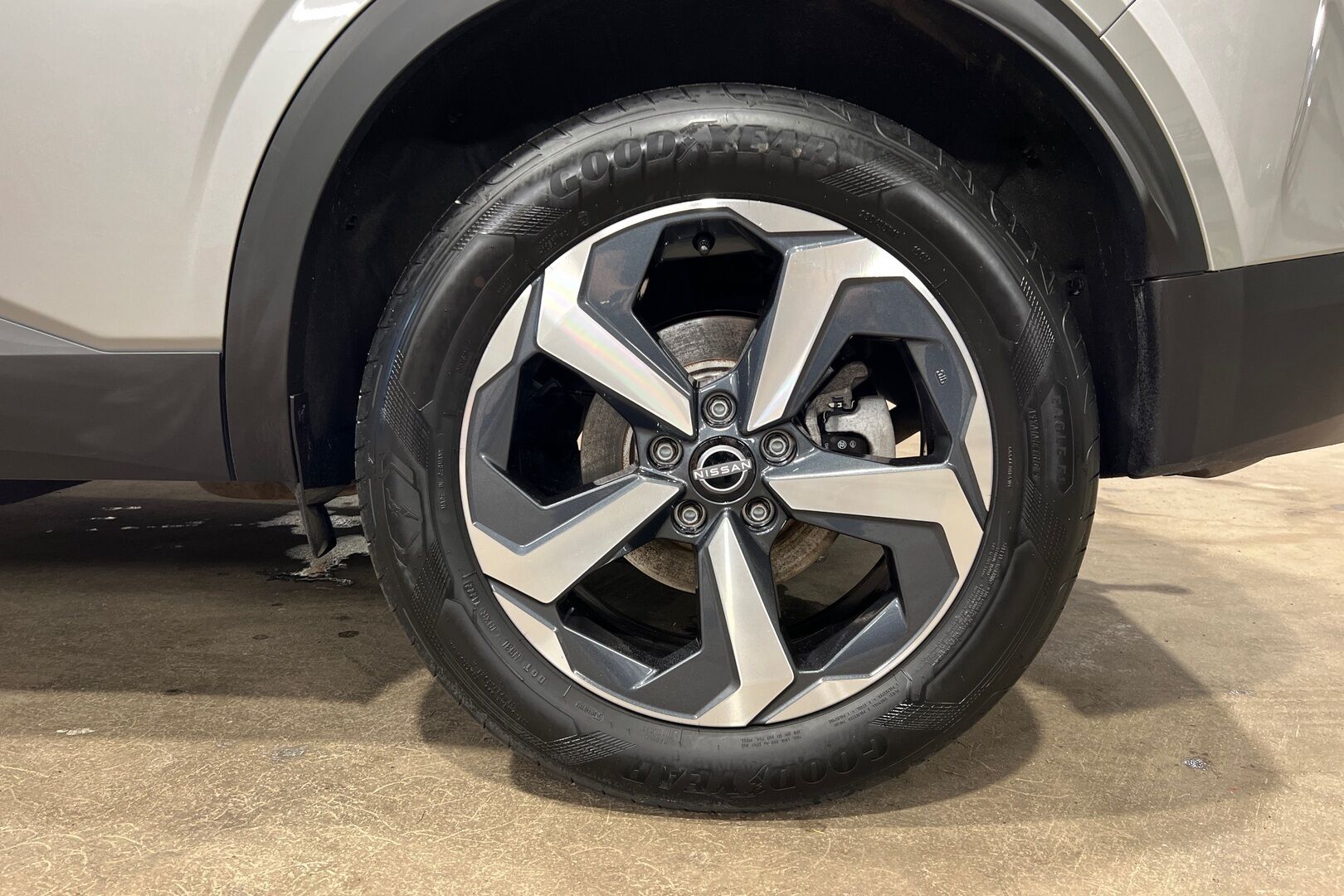 Nissan Qashqai iso kuva 8