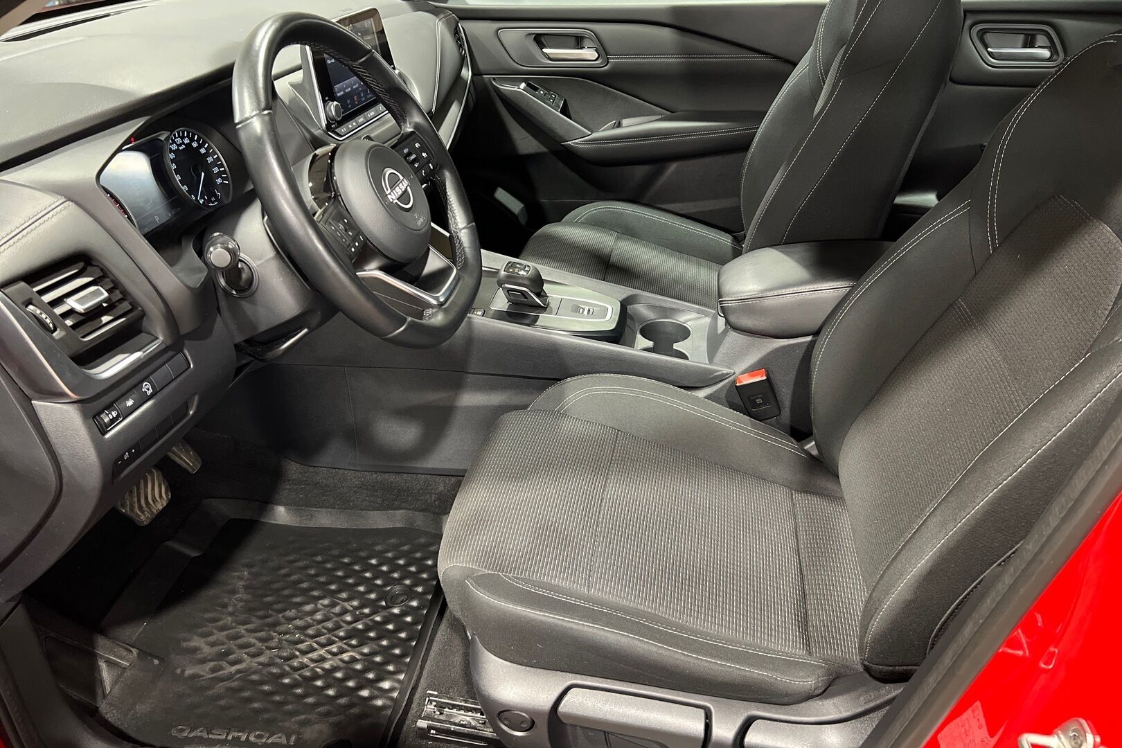 Nissan Qashqai iso kuva 7