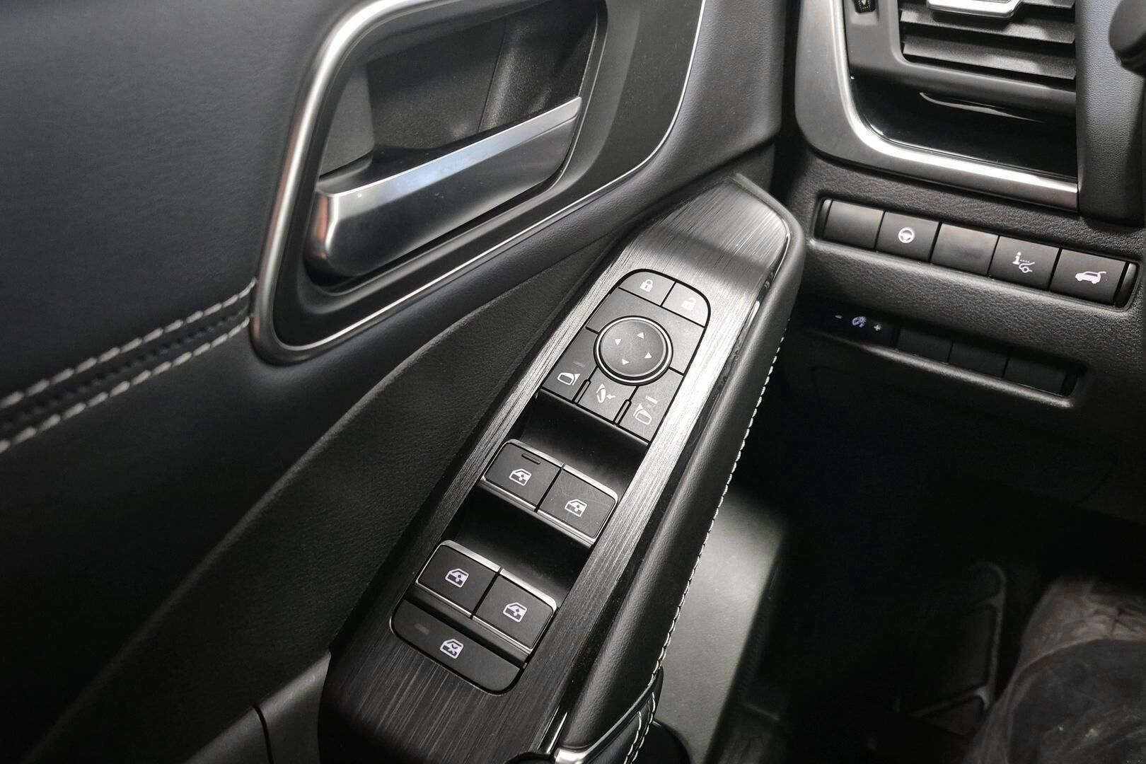 Nissan Qashqai iso kuva 13