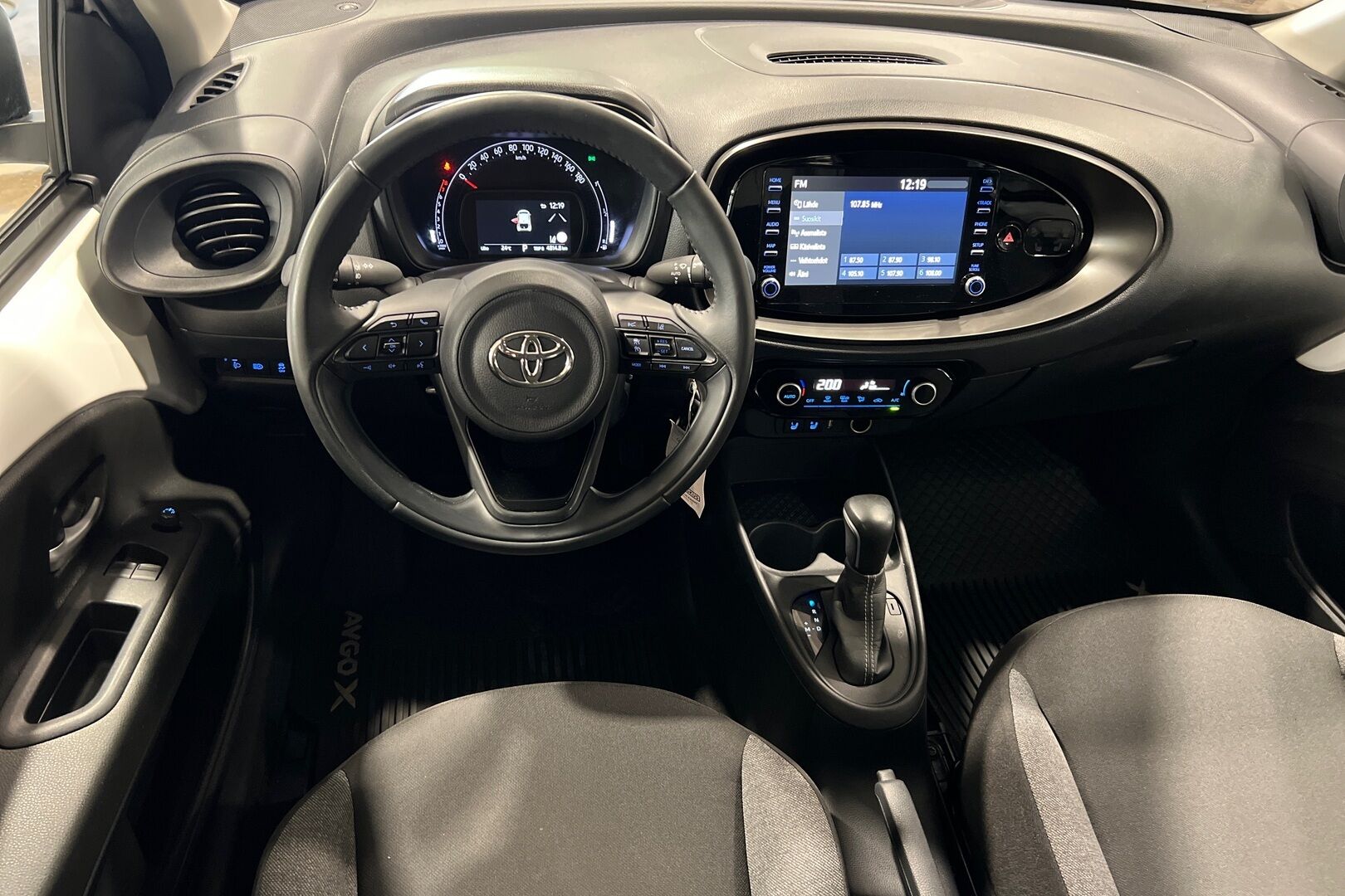 Toyota Aygo X iso kuva 11