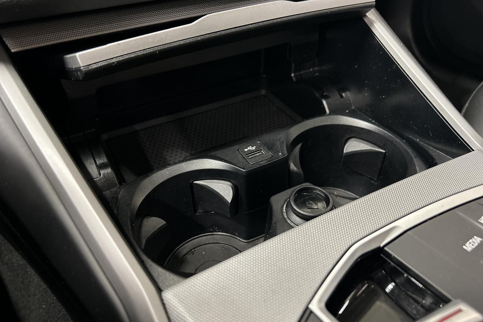 BMW 3-sarja iso kuva 19