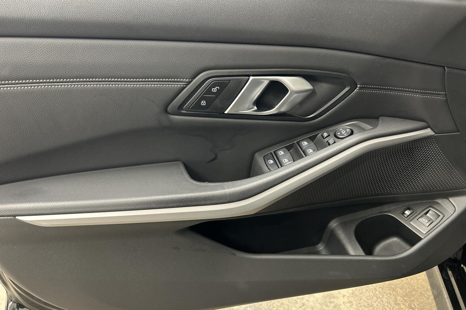 BMW 3-sarja iso kuva 24