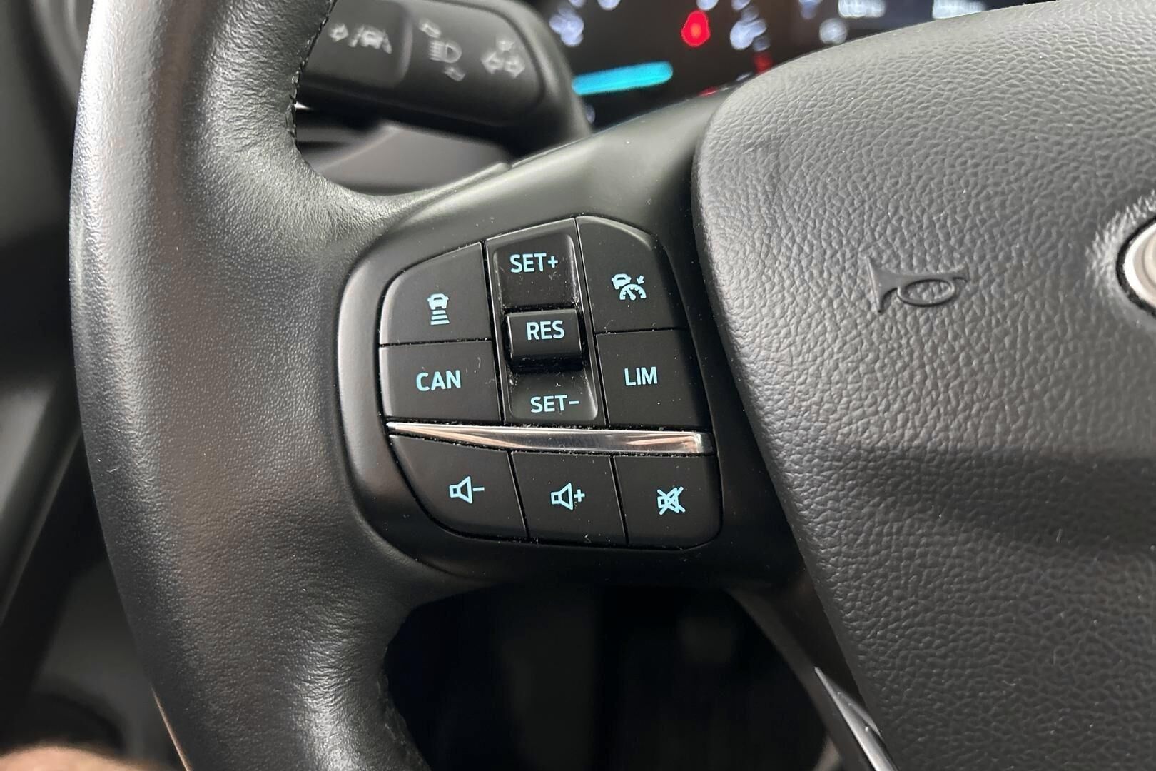 FORD Focus iso kuva 6