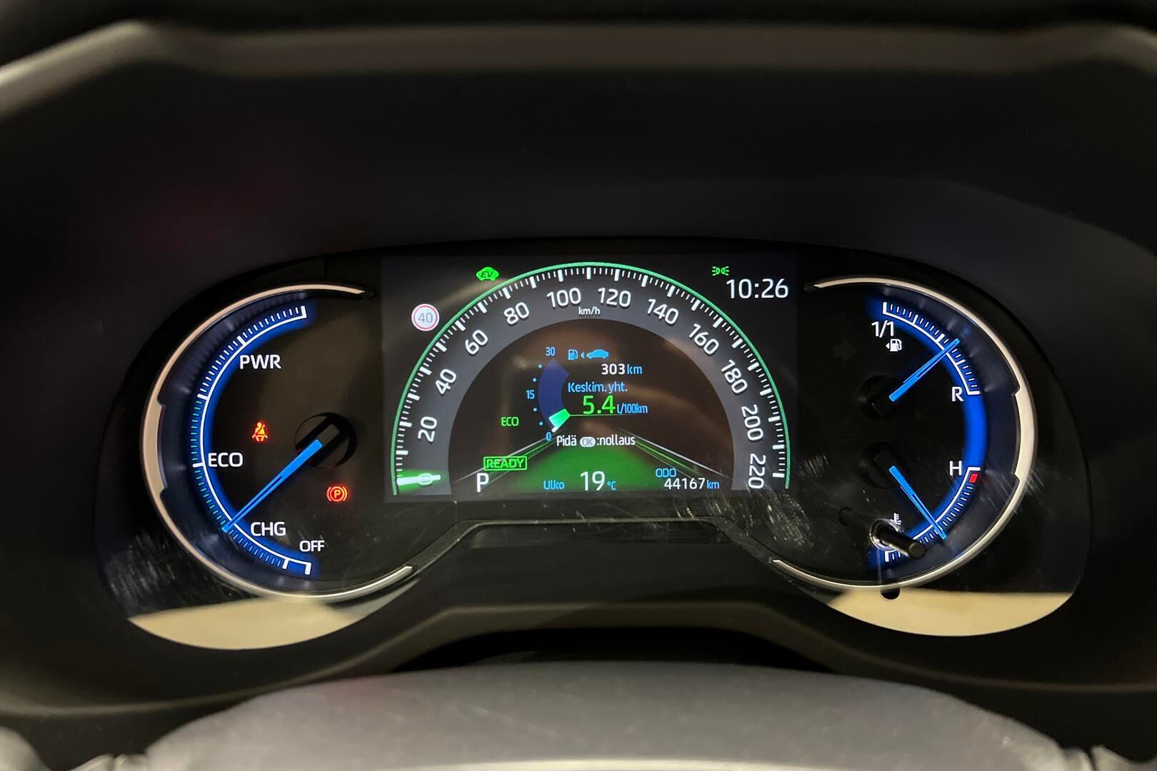 Toyota RAV4 iso kuva 11