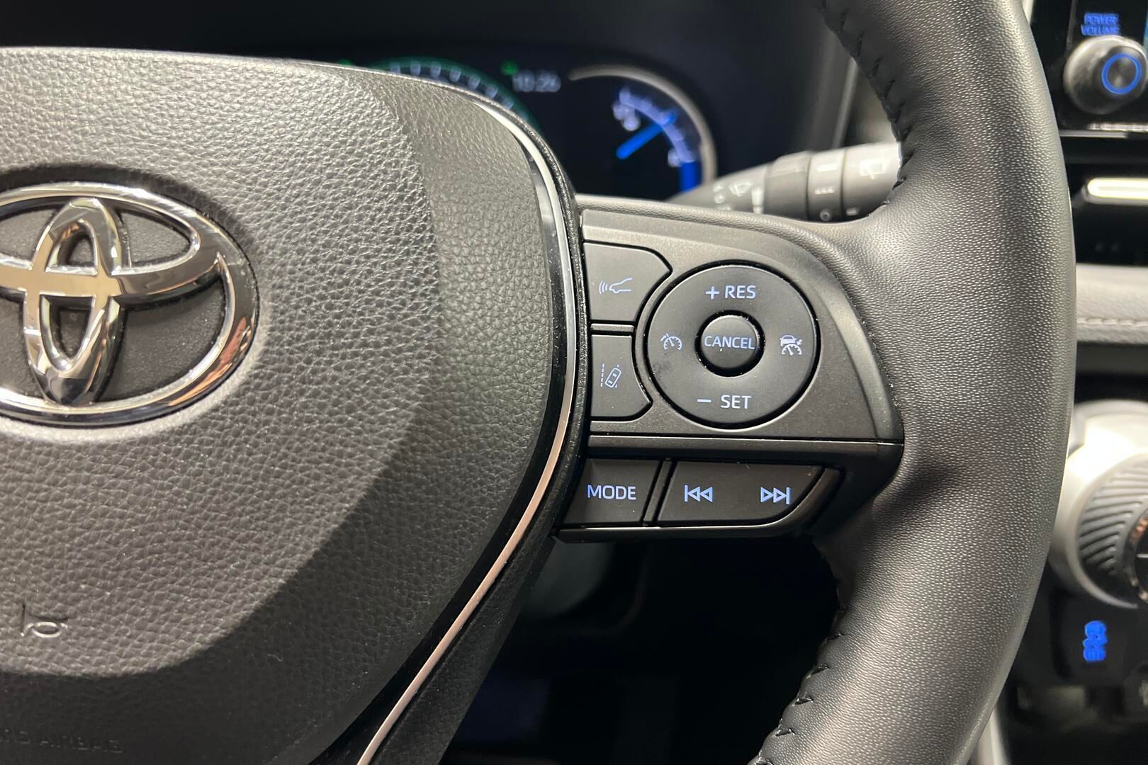 Toyota RAV4 iso kuva 15