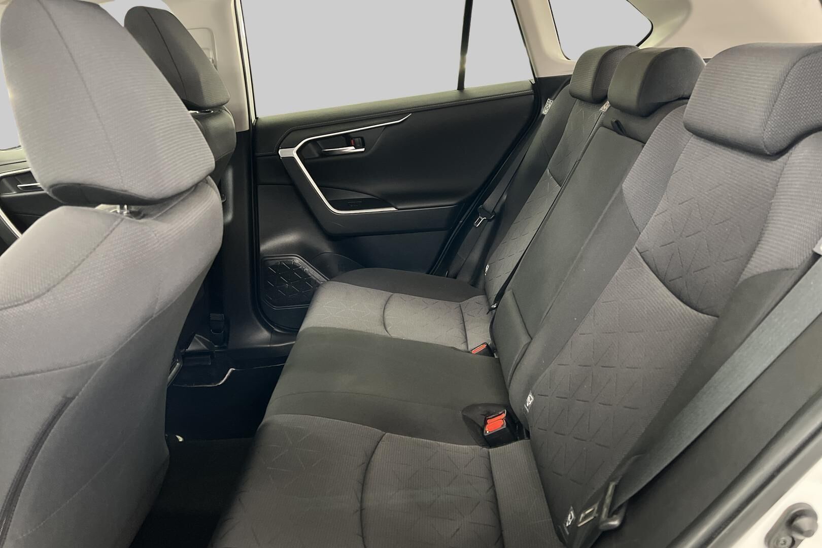 Toyota RAV4 iso kuva 8