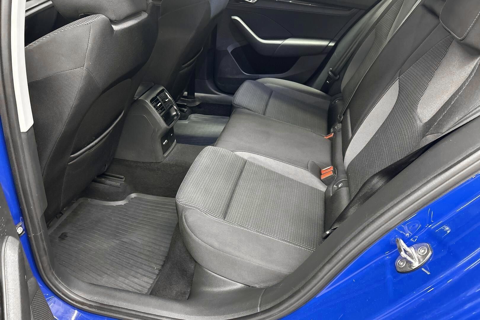 Skoda Octavia iso kuva 9