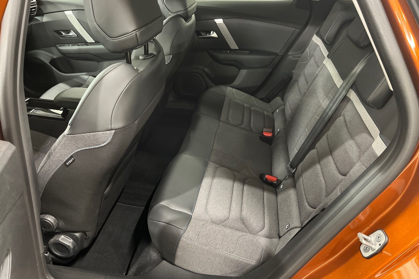 Citroen C4 iso kuva 10