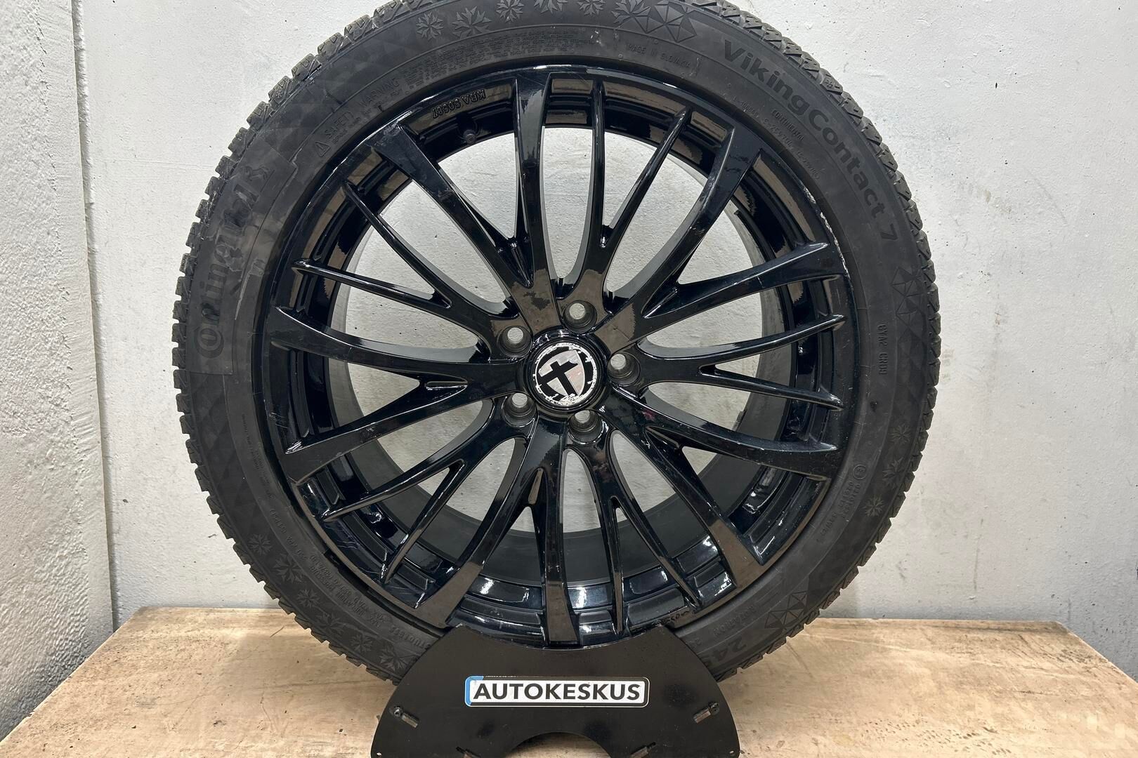Polestar 2 iso kuva 9