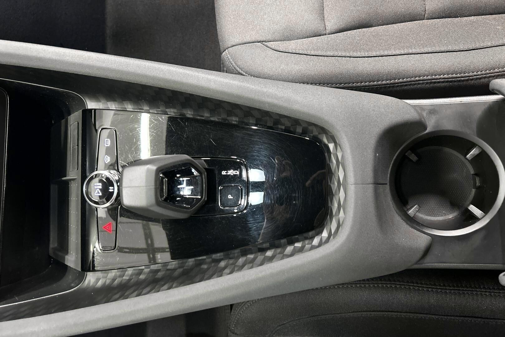 Polestar 2 iso kuva 11