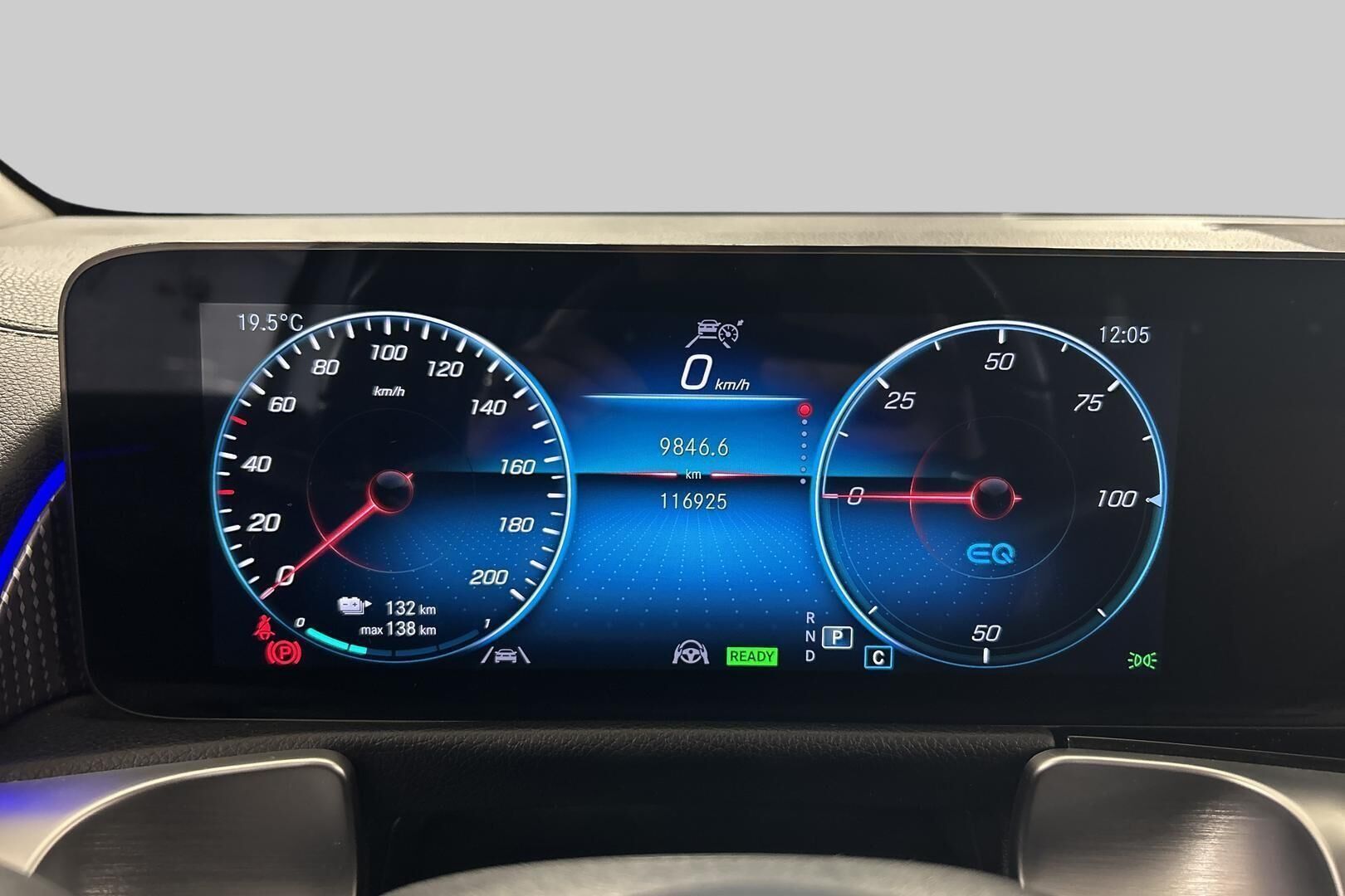 Mercedes-Benz EQB iso kuva 31